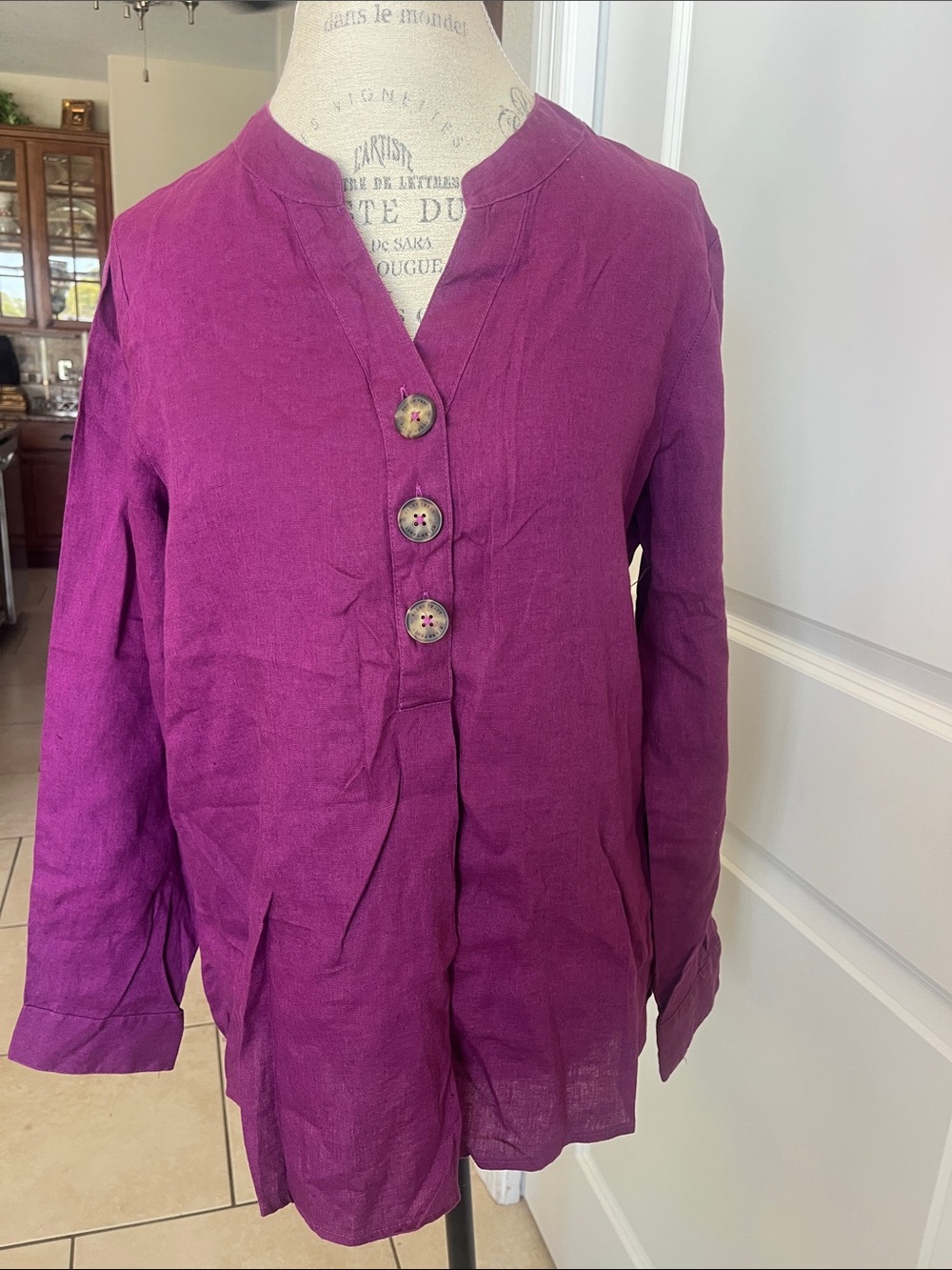 NWOT Ellen Tracy, magenta 100% linen long sleeve mandarin collar shirt M
